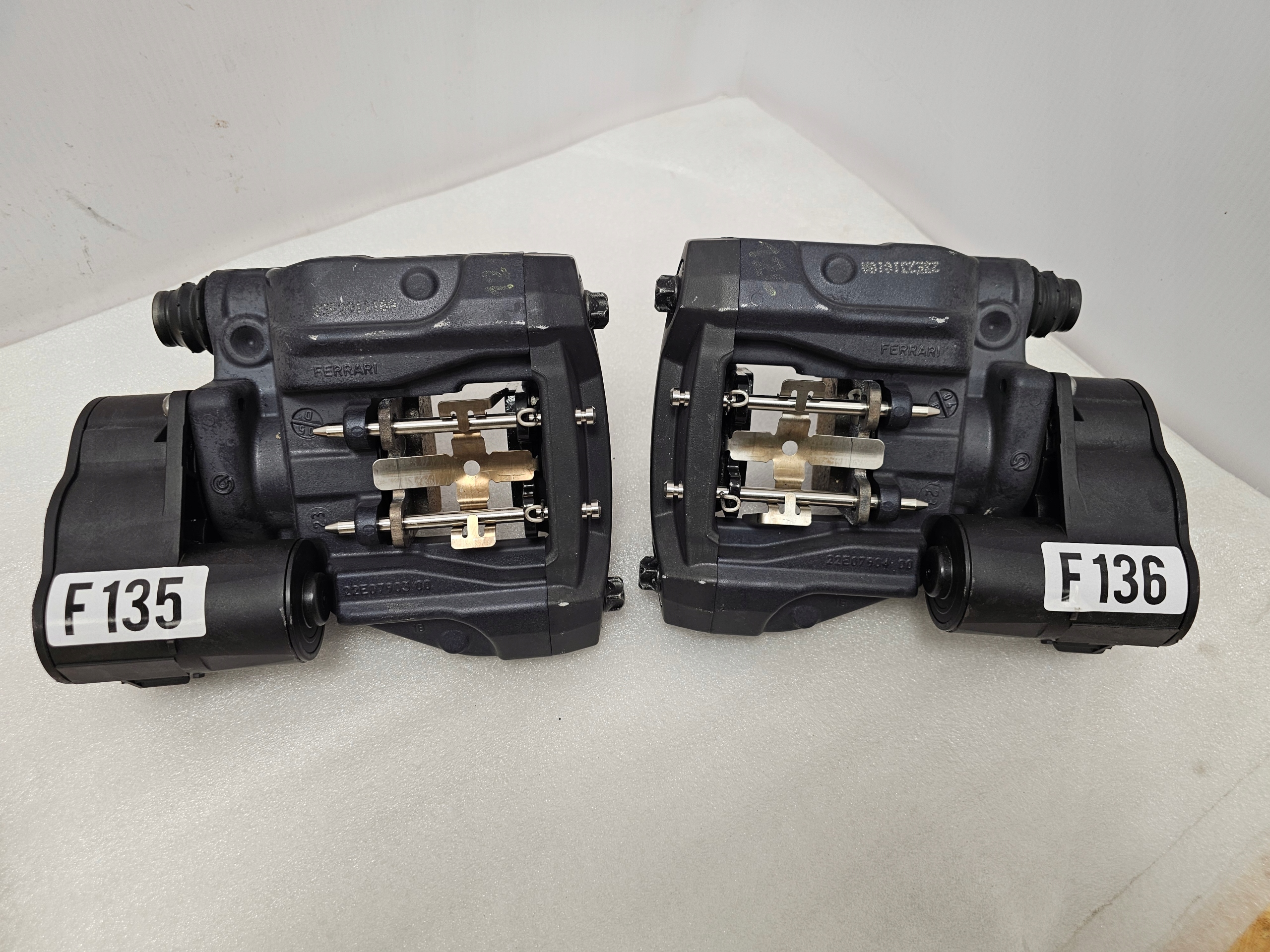 Zdjęcie produktu Clamps Electric Additional Manual Clamp Ferrari Roma Portofino