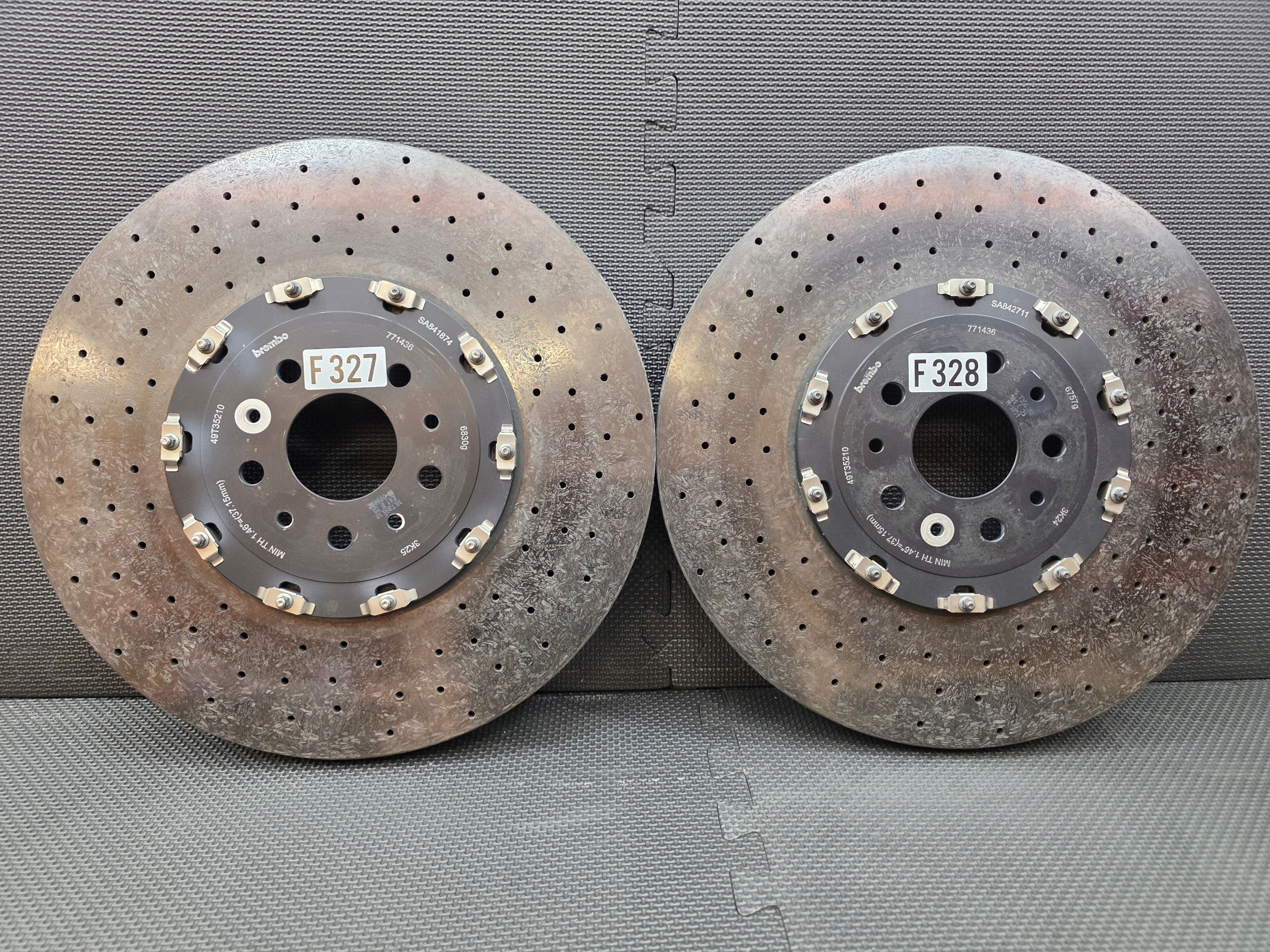 Zdjęcie produktu Tarcza CERAMICZNA Ferrari PRZÓD 812 SF90 296 GTB 12 Cilindri 771436