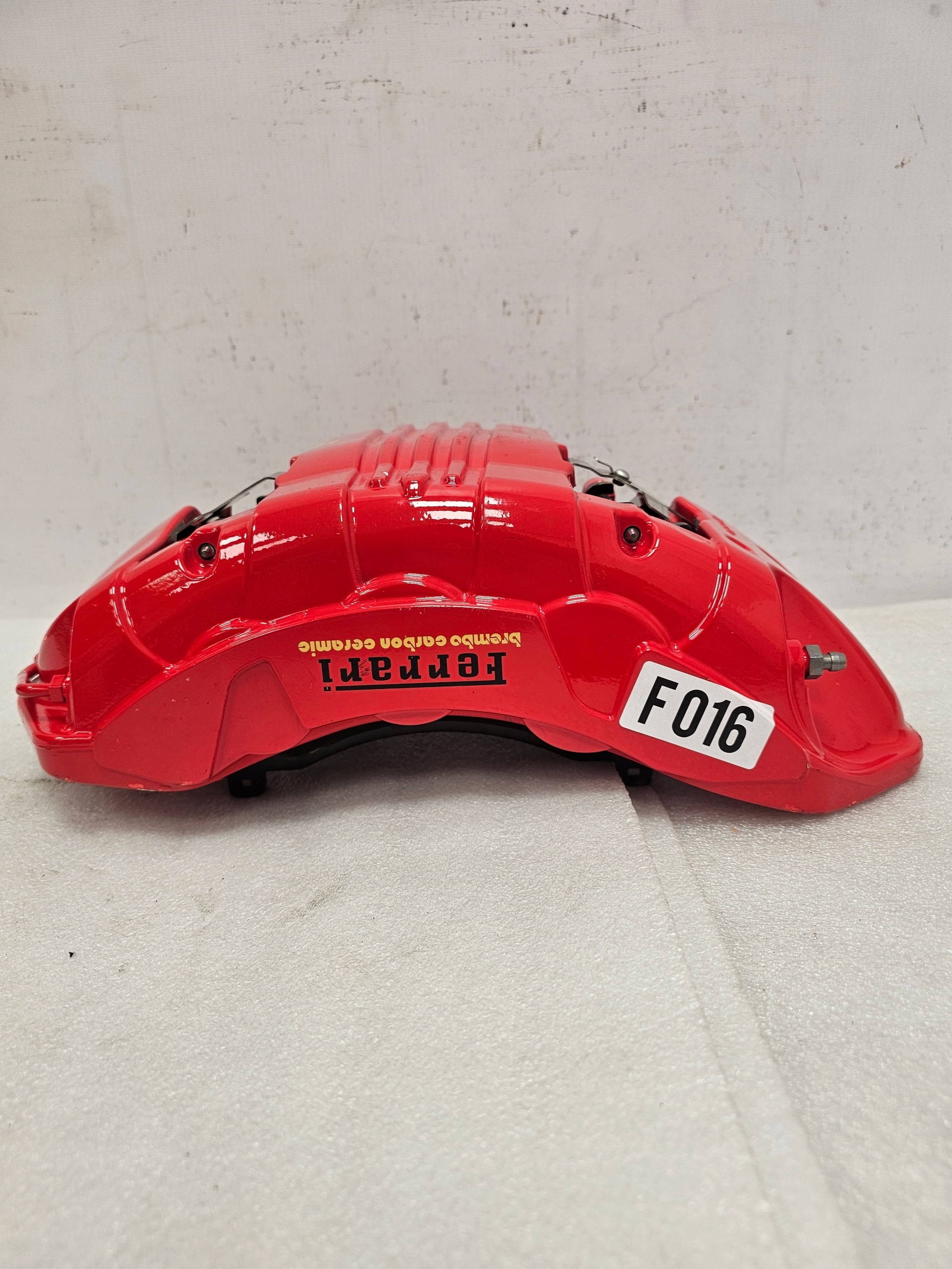 Zdjęcie produktu Calipers Ferrari SF90 Caliper Ceramics Front Right Pads NEW