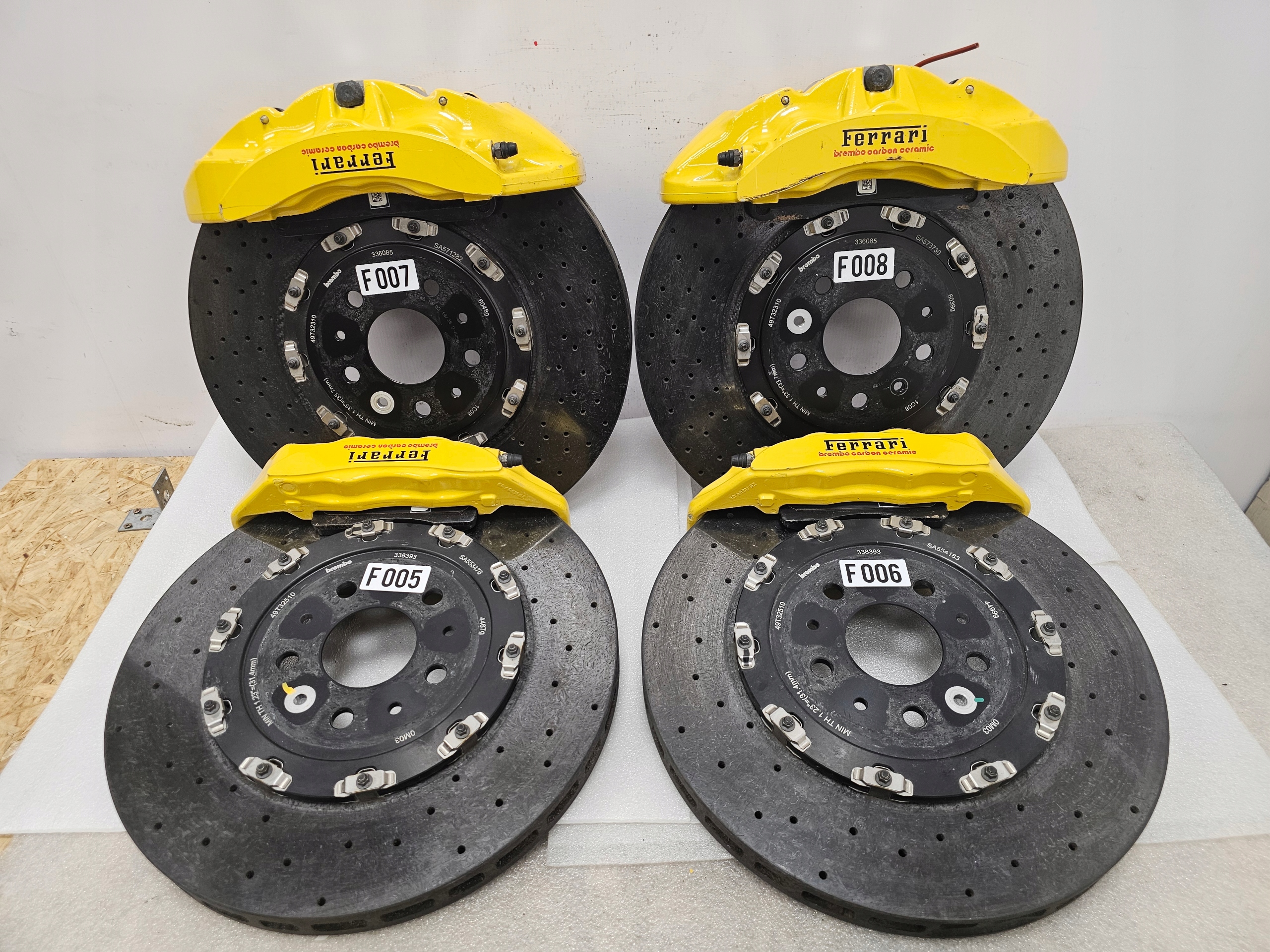 Zdjęcie produktu Discs Calipers Ferrari Roma Portofino Ceramics Big Brake Set