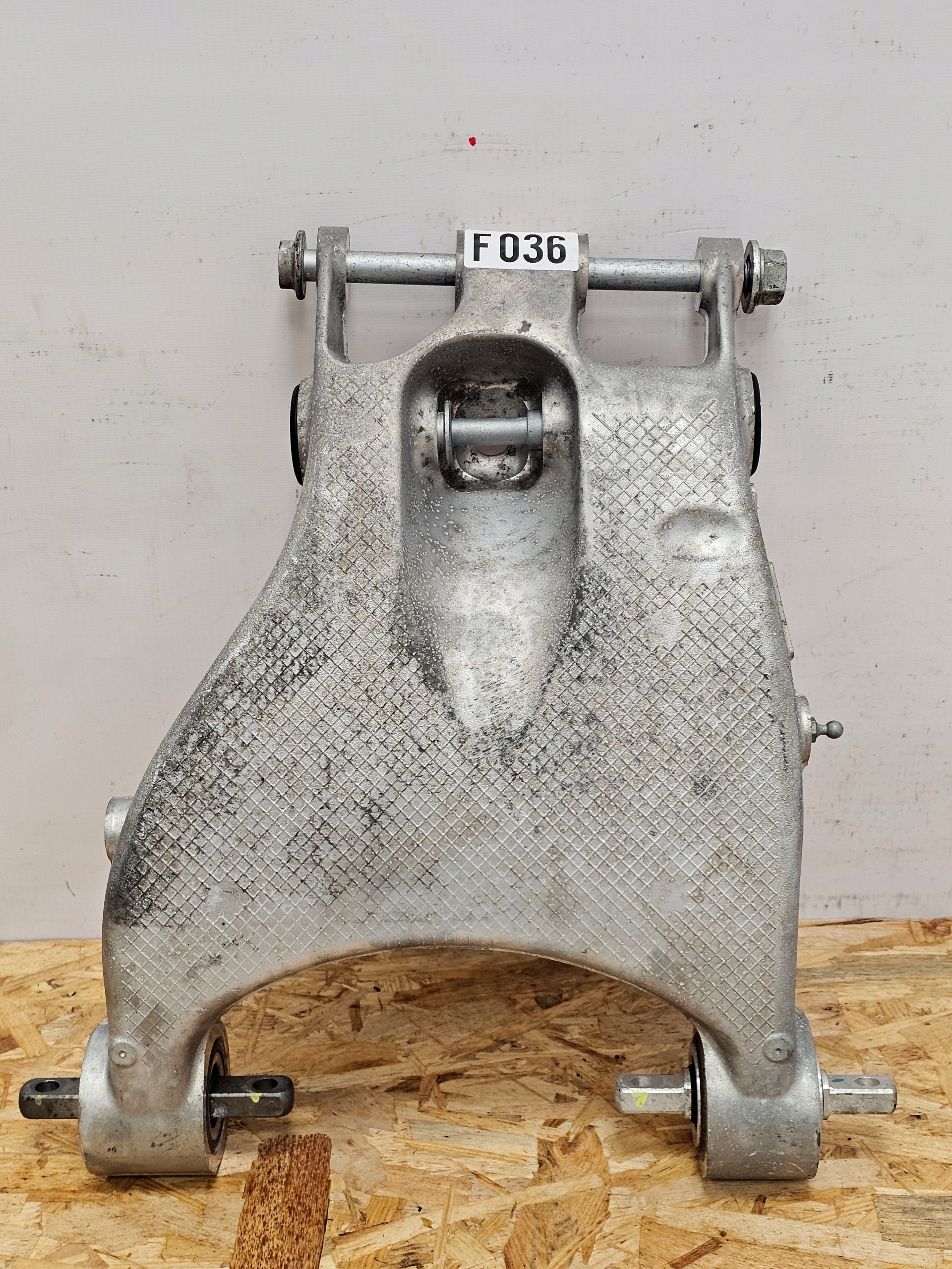 Wahacz Tył Tylny LEWY Ferrari 458 Italia 488 California FF F12