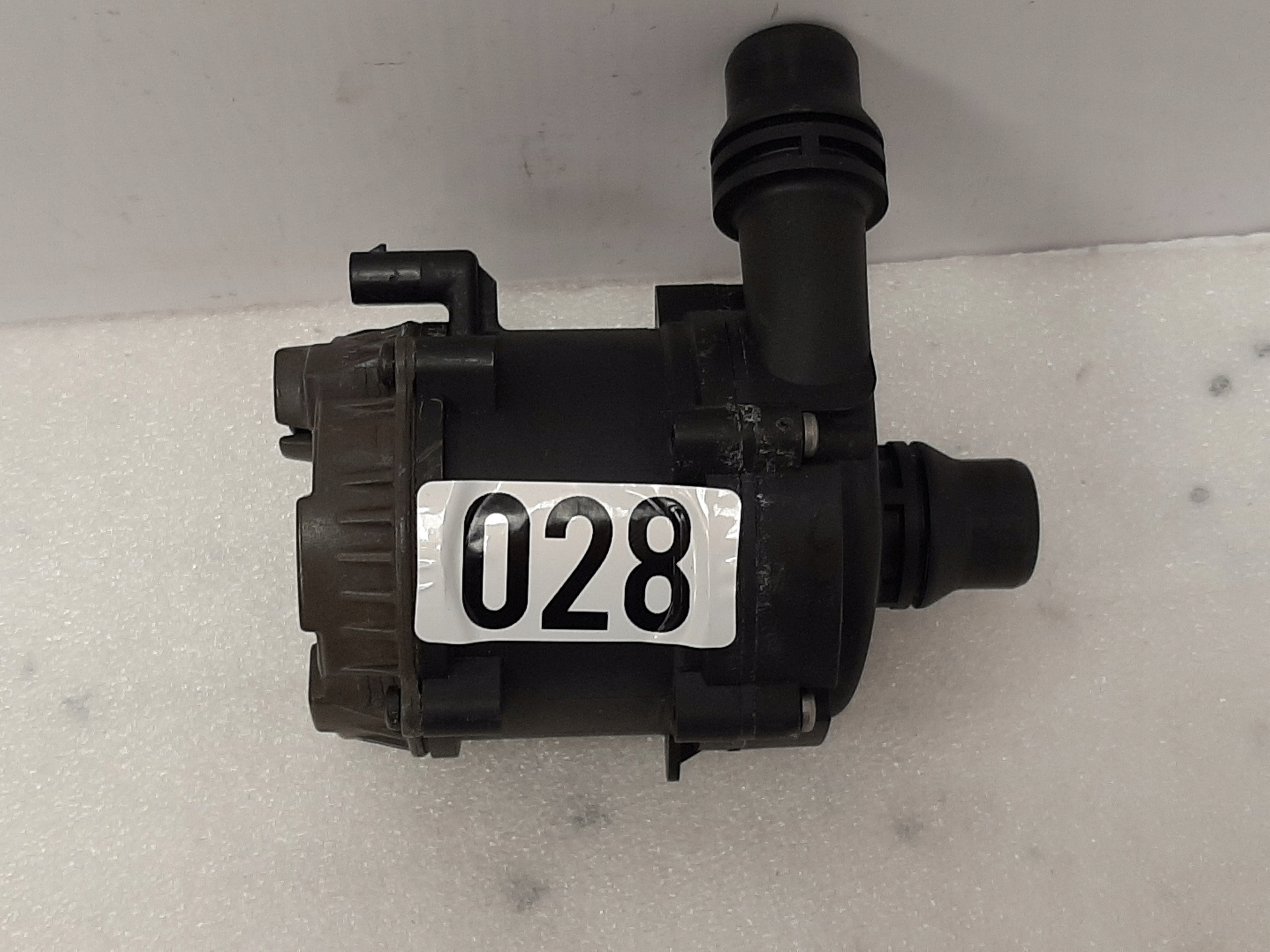Pompa wody BMW G30 G11 F90 G05 G06 8638237