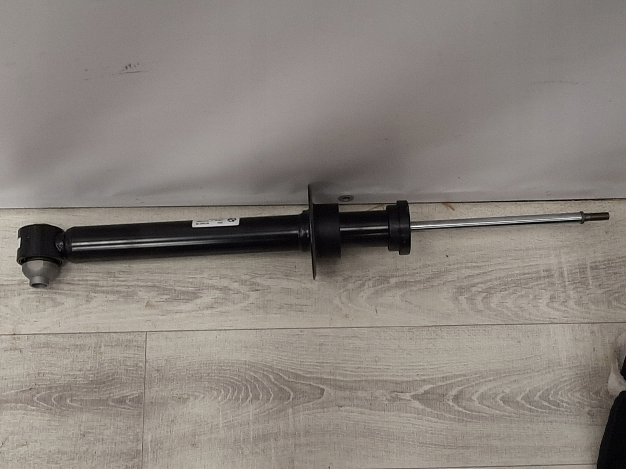 BMW G30 M550d 530e Stoßdämpfer hinten ORIGINAL - galeria