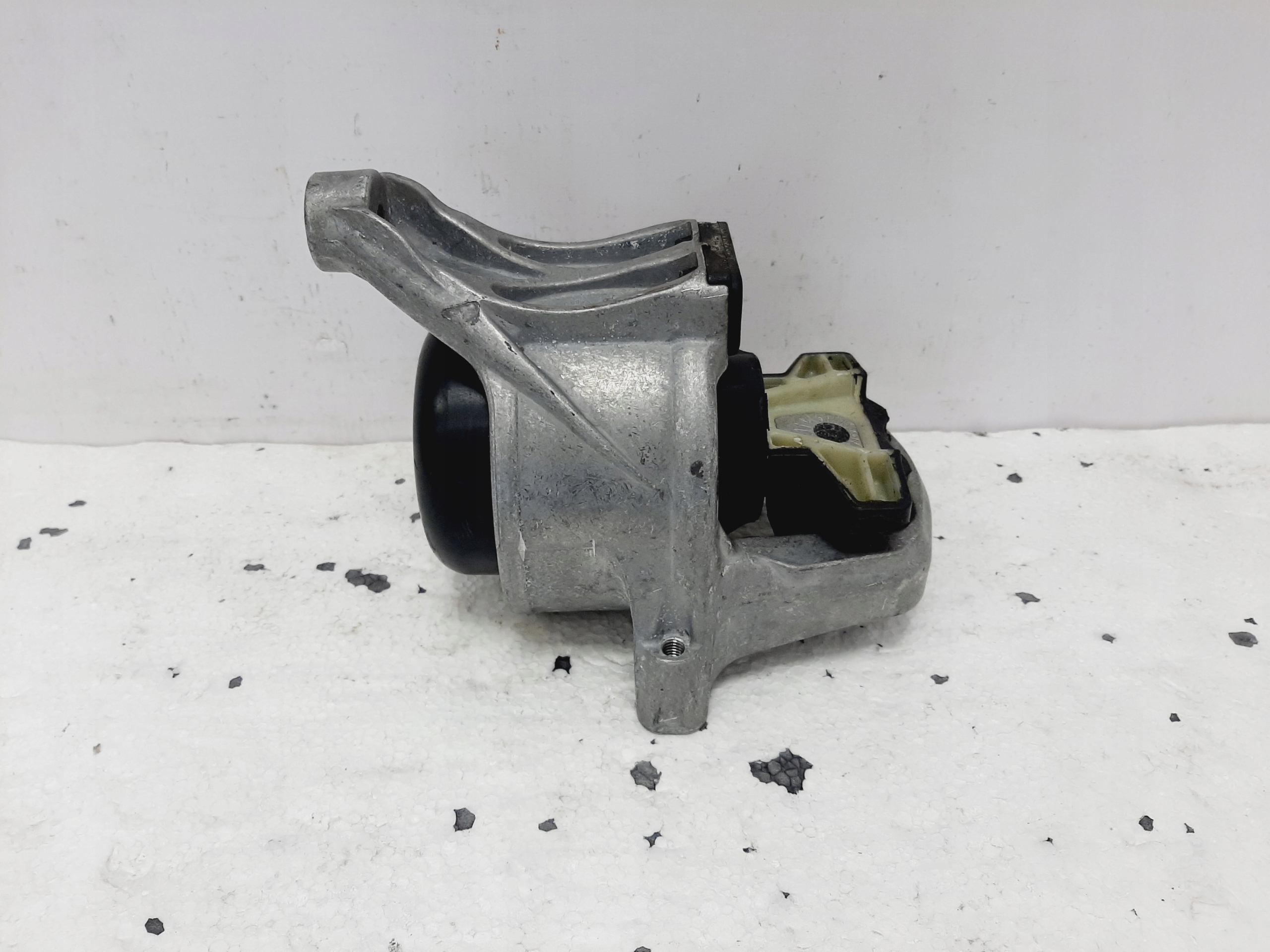 Engine Mount Audi A4 A5 8W0199372AA - galeria